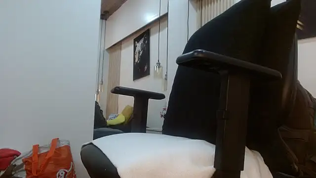 virtual charm online show from October 1, 2025, 12:31 pm