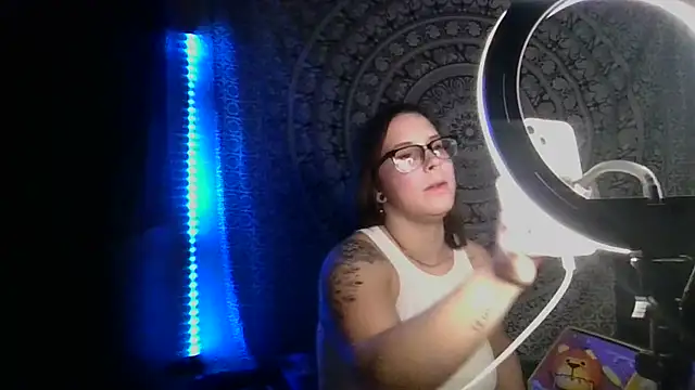 trippykittyyy online show from December 5, 2024, 3:31 am