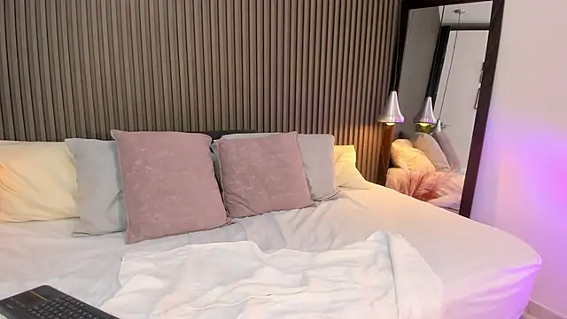 Axel brunette1 online show from December 3, 2025, 7:52 am