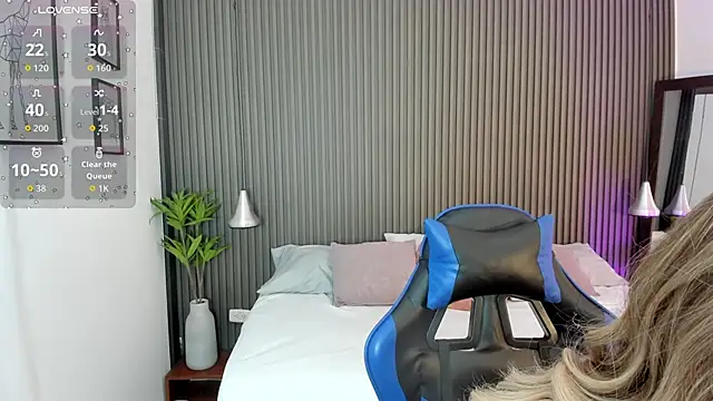 Axel brunette1 online show from April 15, 2026, 8:31 pm