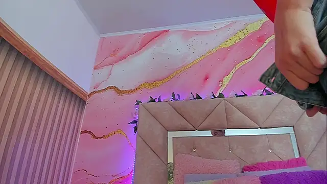 Taylor  cooper online show from September 24, 2025, 6:25 pm