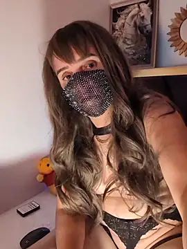 Lina lolo online show from November 17, 2025, 8:02 pm