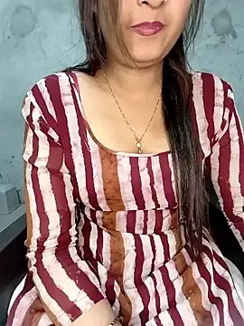 Snapshot of Shanaya_Hotty chatting on January 29, 2025, 12:01 am Shanaya Hotty online show from January 29, 2025, 12:01 am