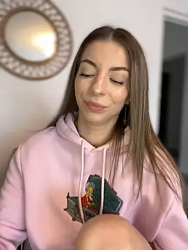 Mia Ethan online show from October 15, 2025, 9:39 am