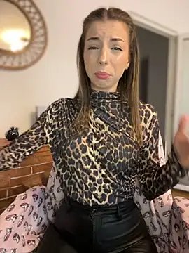 Mia Ethan online show from October 8, 2025, 8:27 am