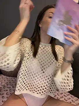 Mia Ethan online show from March 19, 2025, 4:47 am