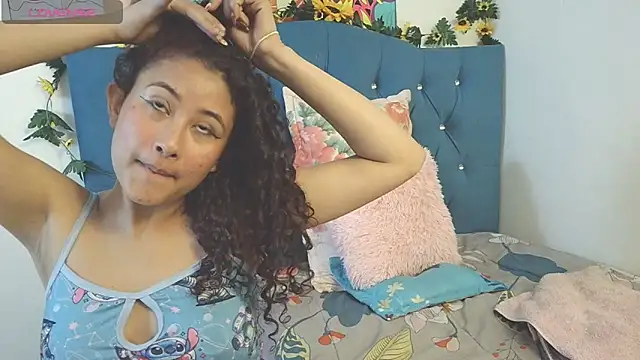 Milkdulce1 online show from December 22, 2025, 1:22 pm