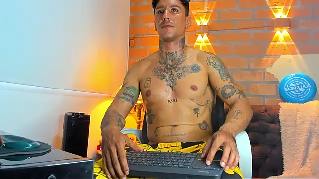 Dylanstonne online show from February 25, 2025, 9:37 pm