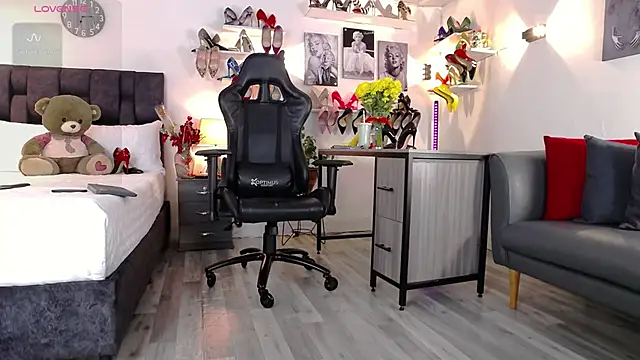 Carlajohnson online show from October 17, 2025, 12:14 am