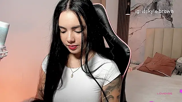 Snapshot of Pink_Jazmin chatting on January 7, 2026, 2:05 am Pink Jazmin online show from January 7, 2026, 2:05 am