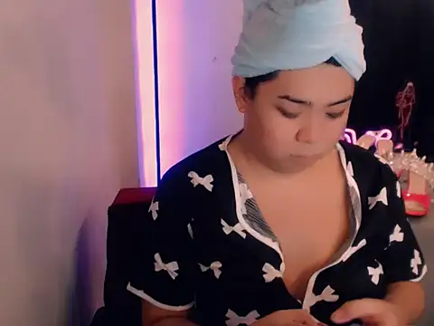 Nathalie Heartxoxo69 online show from March 23, 2026, 2:17 pm