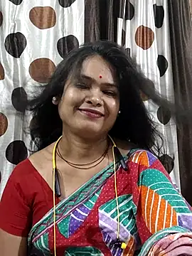 yoursweety09 online show from May 18, 2026, 11:53 pm