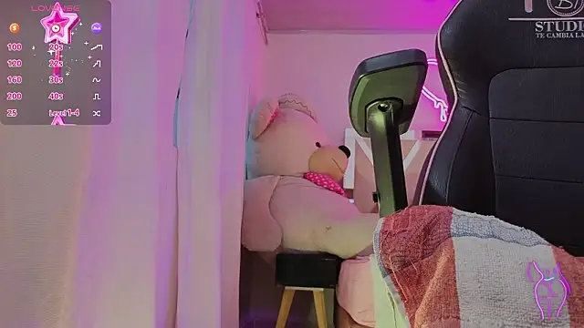 Laylafoxy tay online show from February 4, 2026, 11:38 am