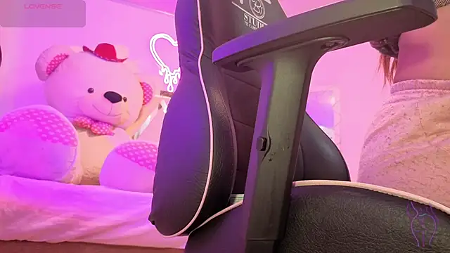 Laylafoxy tay online show from September 30, 2025, 3:23 am