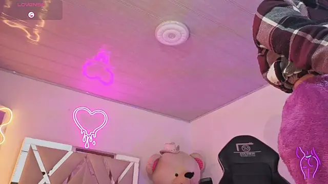 Laylafoxy tay online show from November 9, 2025, 3:21 am