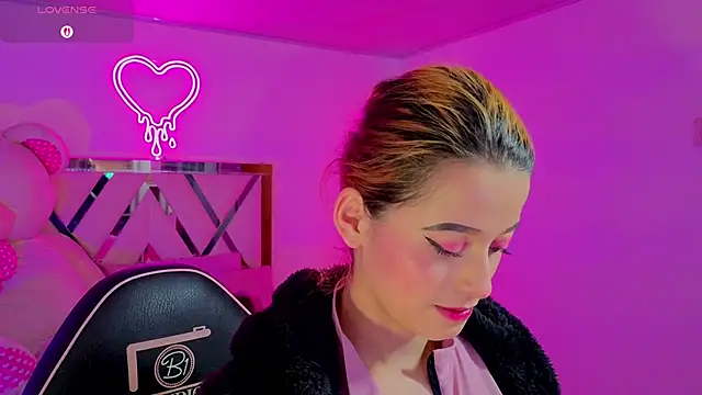 Laylafoxy tay online show from September 19, 2025, 3:10 am