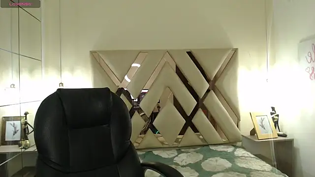 VanessaArdila  online show from February 24, 2025, 1:46 am