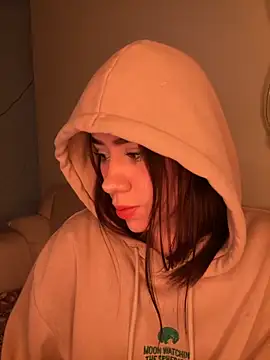 Snapshot of Im_Valen_Cute chatting on October 1, 2025, 12:49 am Im Valen Cute online show from October 1, 2025, 12:49 am