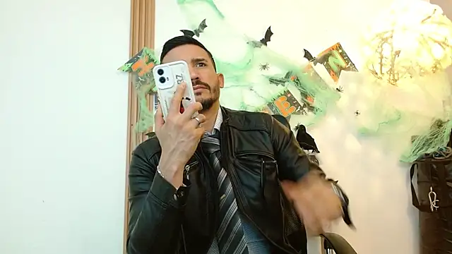 Reiko 85  online show from October 20, 2025, 7:03 pm