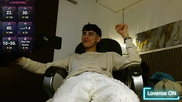 Snapshot of Dyla_n18 chatting on January 16, 2026, 8:24 pm Dyla n18 online show from January 16, 2026, 8:24 pm