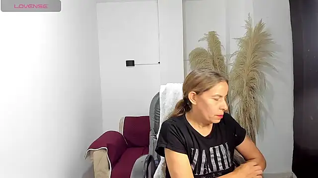 Snapshot of Milf_karlye chatting on June 17, 2026, 3:06 am Milf karlye online show from June 17, 2026, 3:06 am