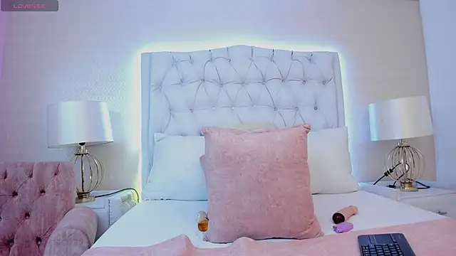 MonserratPeters online show from January 31, 2025, 8:01 pm