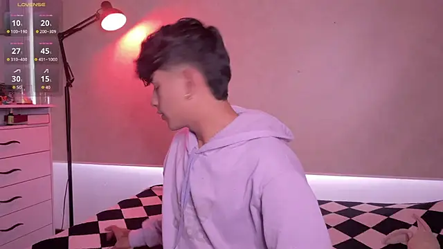 teobowny  online show from September 26, 2025, 1:40 pm