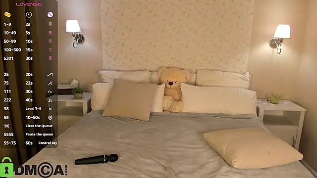 Jennifer Wadee online show from April 21, 2026, 1:42 am