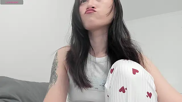 aenie online show from March 13, 2025, 11:41 am