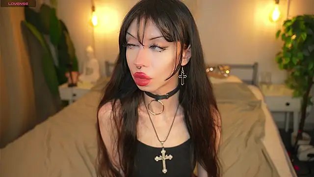 Devilsss toy online show from December 1, 2025, 3:46 pm