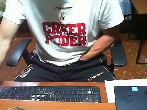 Snapshot of Roberto3102 chatting on December 20, 2025, 1:58 pm Roberto3102 online show from December 20, 2025, 1:58 pm