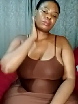 Luciouslips00 online show from November 9, 2025, 6:56 pm