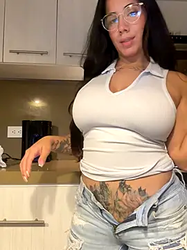 Snapshot of AndyFire69 chatting on November 13, 2025, 6:06 am AndyFire69 online show from November 13, 2025, 6:06 am