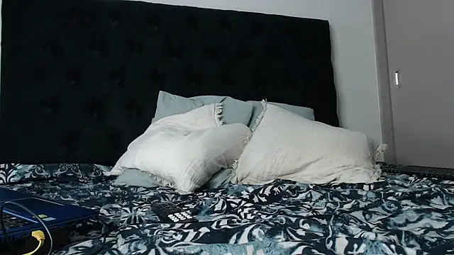 Snapshot of jonhklleyn chatting on September 8, 2025, 8:30 pm jonhklleyn online show from September 8, 2025, 8:30 pm