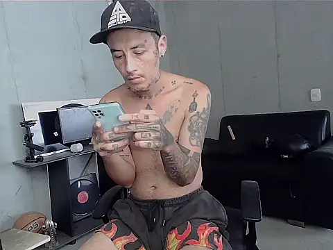 patrik tattoo  online show from February 21, 2026, 4:31 pm