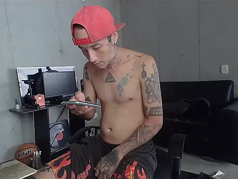 patrik tattoo  online show from April 9, 2026, 4:57 pm