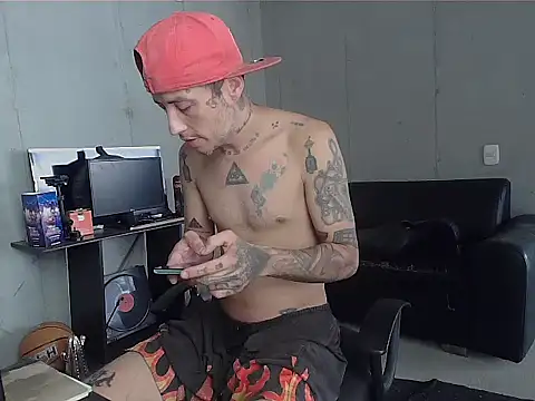 patrik tattoo  online show from April 10, 2026, 4:25 pm