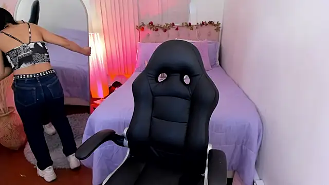 Kitty Pam online show from December 14, 2025, 8:03 pm