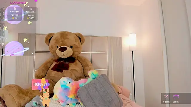 saraamiller  online show from March 5, 2025, 5:29 am