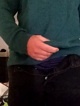 Snapshot of Dyr08 chatting on January 30, 2025, 7:37 pm Dyr08 online show from January 30, 2025, 7:37 pm