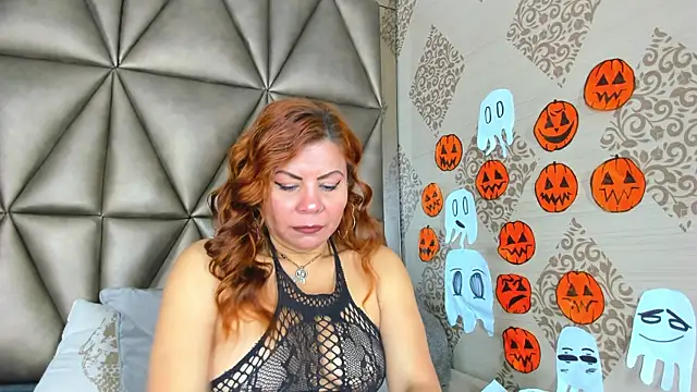 Corina Taylor  online show from October 24, 2025, 11:53 am