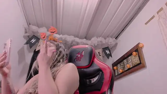 Lauu G online show from October 25, 2025, 1:49 am