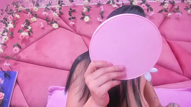 ChloeeTompson  online show from March 11, 2025, 10:29 am