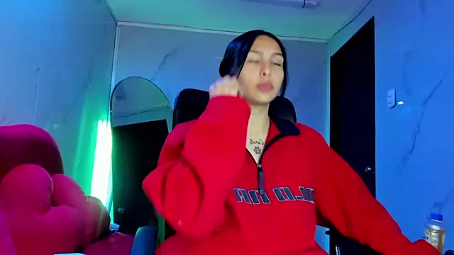 ChloeeTompson  online show from October 9, 2025, 2:45 am