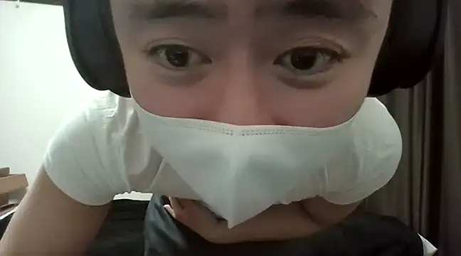 YU-KI00 online show from March 18, 2025, 1:23 pm