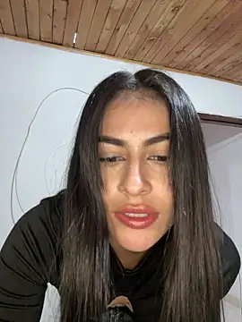 emilie xx  online show from October 12, 2025, 10:33 pm