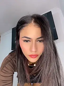 emilie xx  online show from May 10, 2026, 6:43 pm