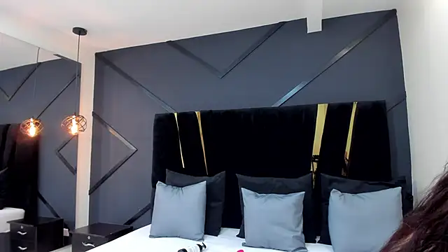 emilie xx  online show from March 20, 2025, 5:25 pm