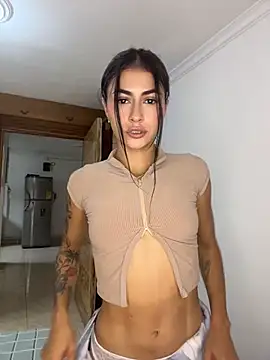 emilie xx  online show from May 6, 2026, 3:16 pm
