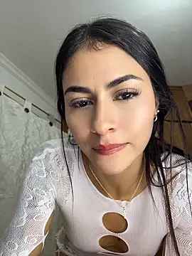 emilie xx  online show from May 30, 2026, 4:41 am